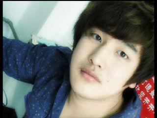 年轻小伙子生活照